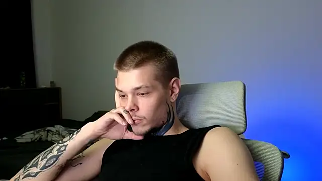 Pokazy przed kamerką – DENIS_HERE