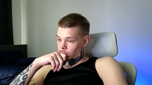 DENIS_HERE: διαδι κτυακό σόου στην κάμερα