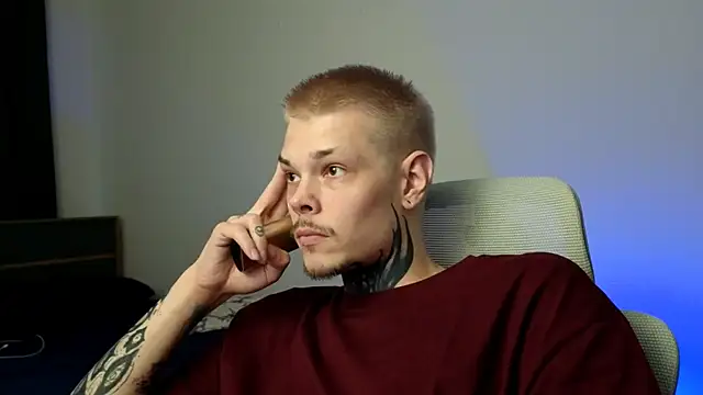 Pokazy przed kamerką – DENIS_HERE