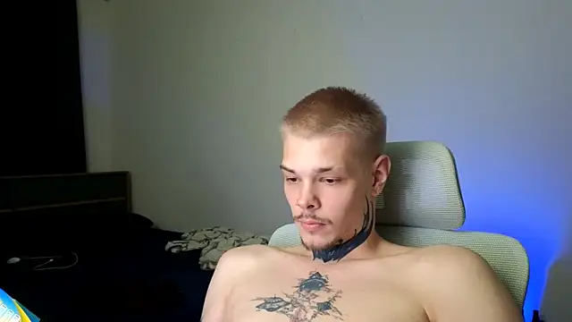 Show modela DENIS_HERE na web-kameri