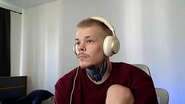 Pokazy przed kamerką – DENIS_HERE