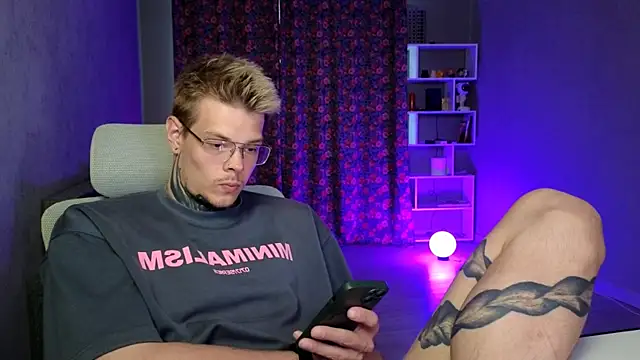 DENIS_HERE's Webcam Show
