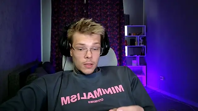 הופעת וובקאם של DENIS_HERE