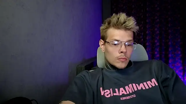 DENIS_HERE's Live XXX Chat