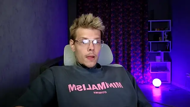 הופעת וובקאם של DENIS_HERE