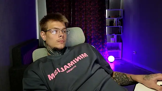 DENIS_HERE Show in webcam