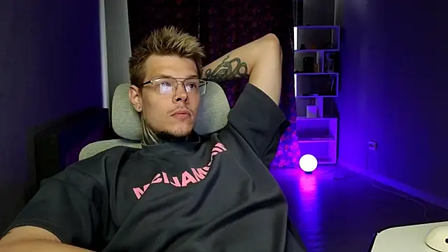 DENIS_HERE: вебкам-шоу