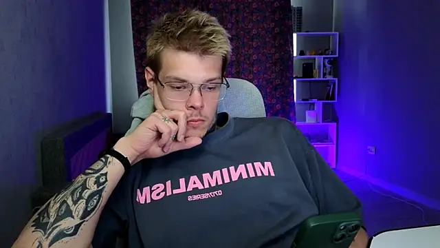 Pokazy przed kamerką – DENIS_HERE