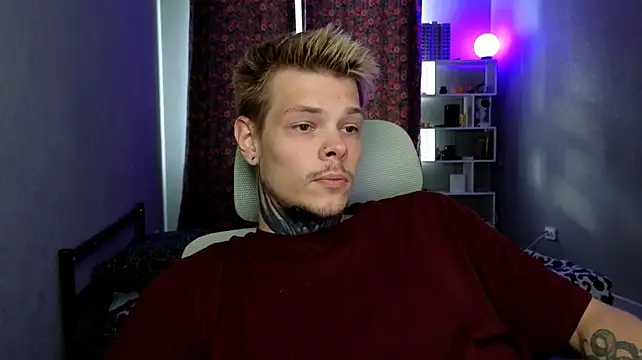 DENIS_HERE webkamerás műsora