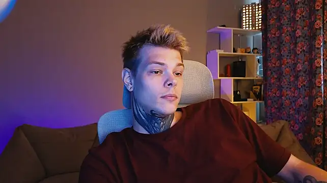 Pokazy przed kamerką – DENIS_HERE