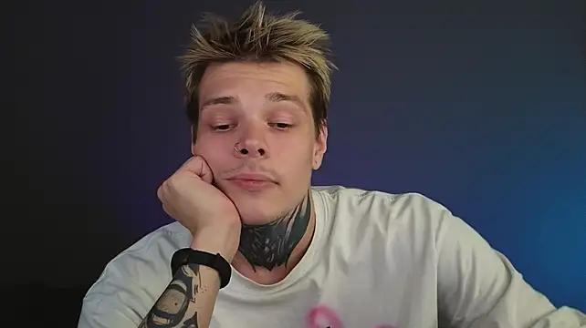 Pokazy przed kamerką – DENIS_HERE