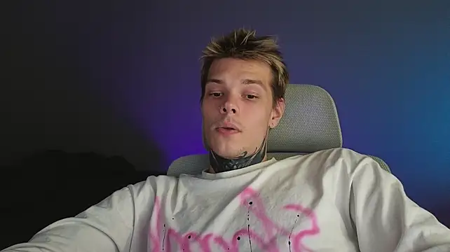 Pokazy przed kamerką – DENIS_HERE