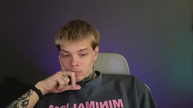 Pokazy przed kamerką – DENIS_HERE