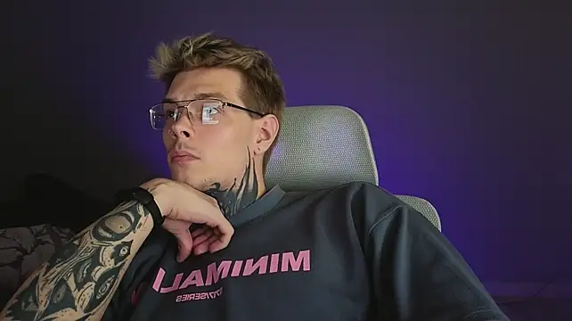 DENIS_HERE 网络视讯表演