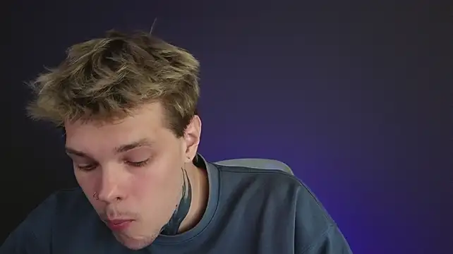 Pokazy przed kamerką – DENIS_HERE
