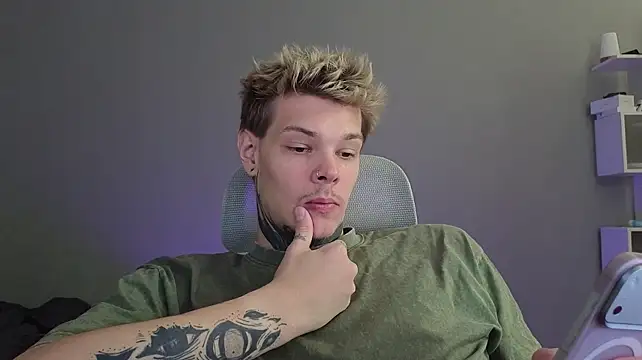 DENIS_HERE webkamerás műsora