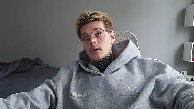DENIS_HERE's Webcam Show