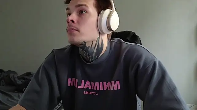 DENIS_HERE webkamerás műsora