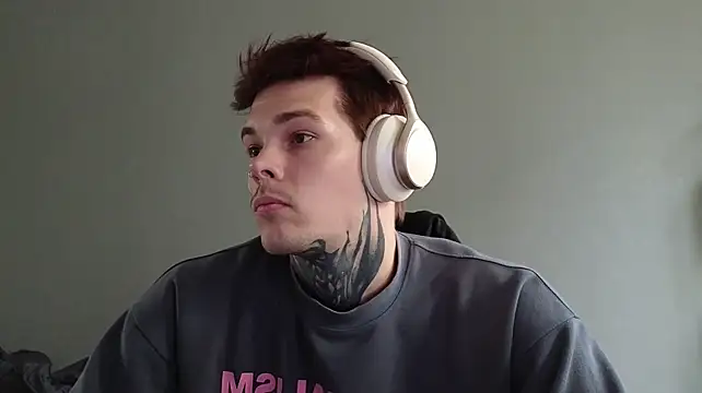 DENIS_HERE webkamerás műsora