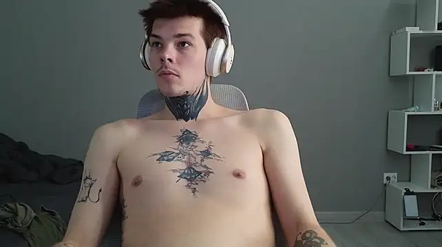DENIS_HERE webkamerás műsora