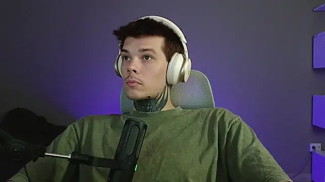 Pokazy przed kamerką – DENIS_HERE