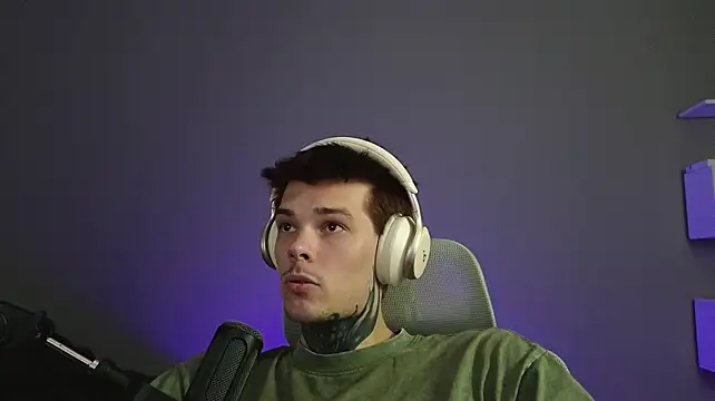 הופעת וובקאם של DENIS_HERE