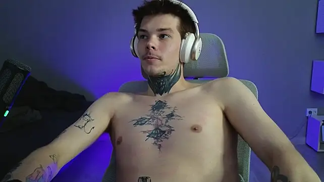 Pokazy przed kamerką – DENIS_HERE