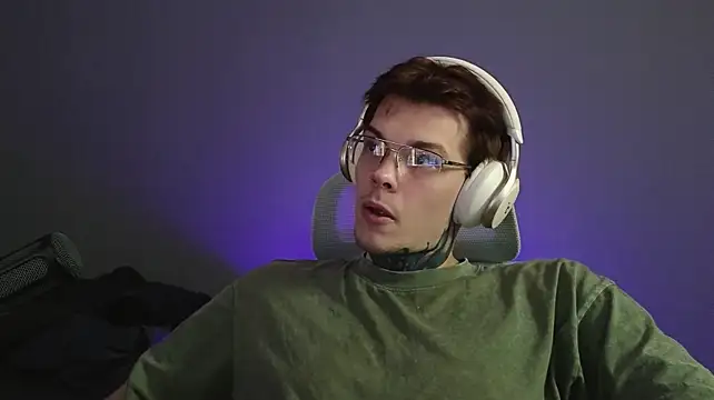 DENIS_HERE webkamerás műsora