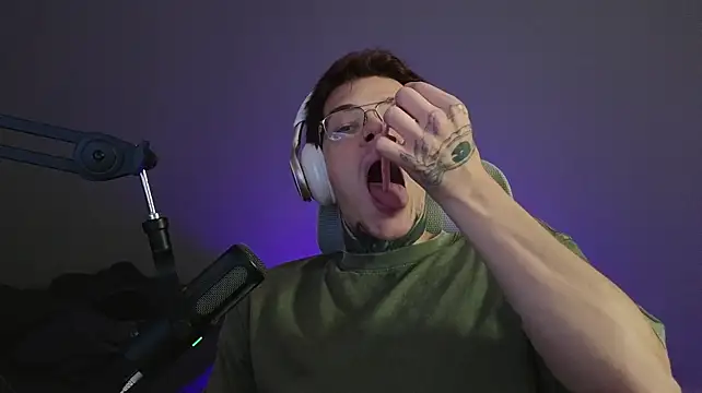 DENIS_HERE Шоу с уебкамера