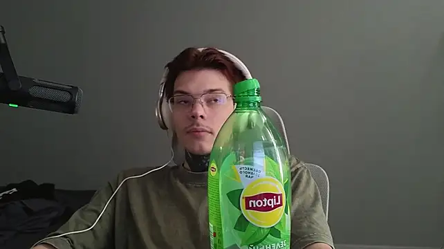DENIS_HERE webkamerás műsora