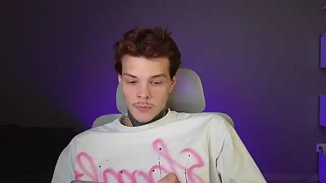 DENIS_HERE webkamerás műsora