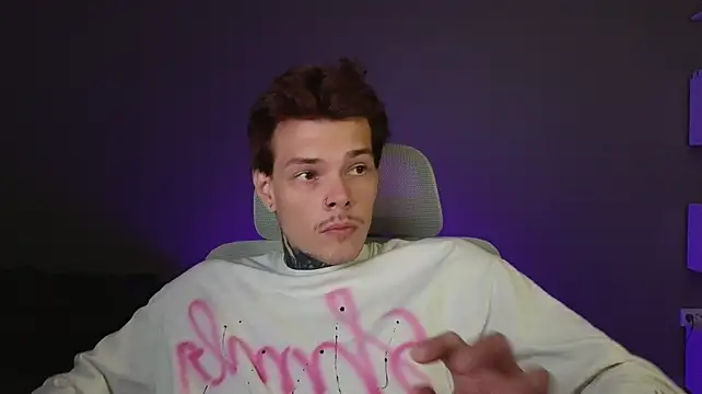 DENIS_HERE webkamerás műsora