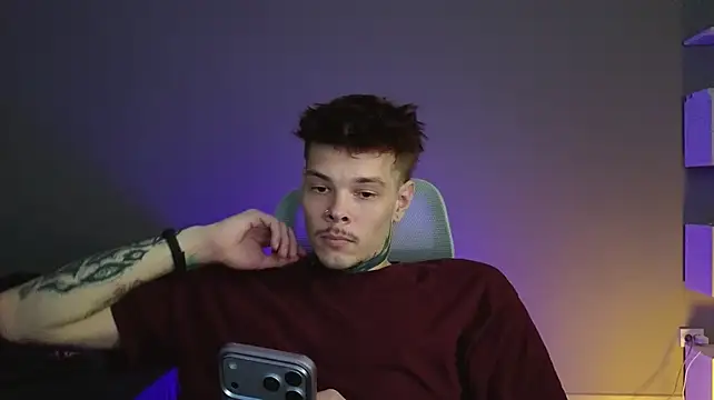 Pokazy przed kamerką – DENIS_HERE
