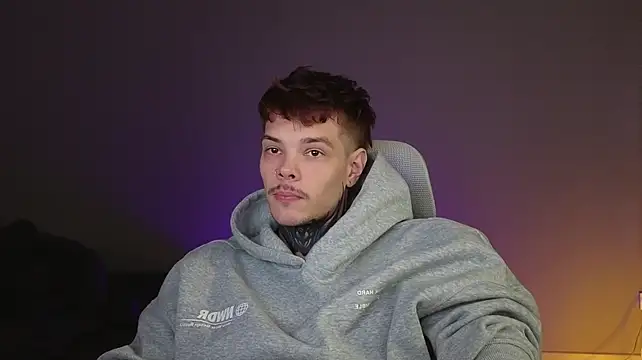 Pokazy przed kamerką – DENIS_HERE