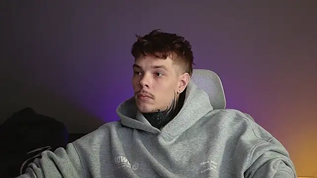 DENIS_HERE webkamerás műsora