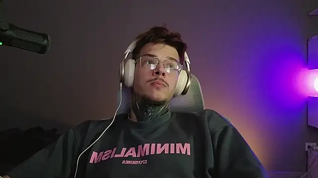 הופעת וובקאם של DENIS_HERE