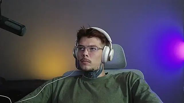 Pokazy przed kamerką – DENIS_HERE