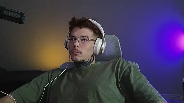 הופעת וובקאם של DENIS_HERE