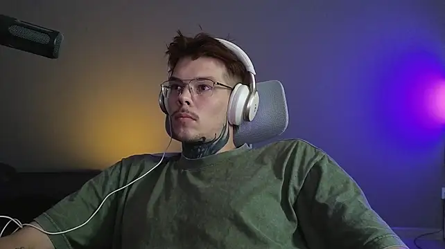 Pokazy przed kamerką – DENIS_HERE