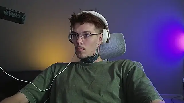 הופעת וובקאם של DENIS_HERE