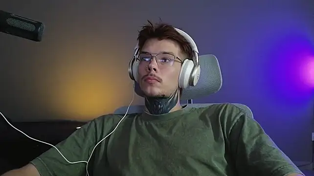 Pokazy przed kamerką – DENIS_HERE