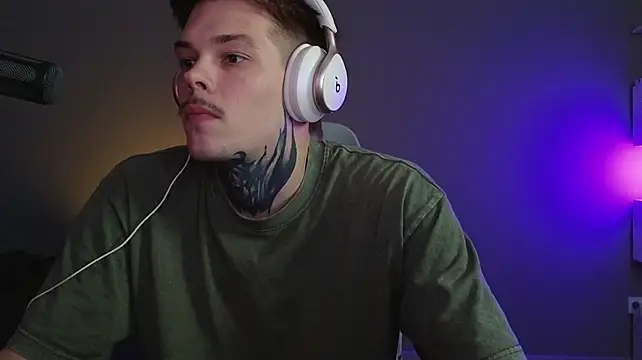 Pokazy przed kamerką – DENIS_HERE