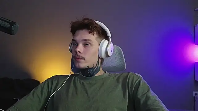 Pokazy przed kamerką – DENIS_HERE