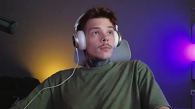 Pokazy przed kamerką – DENIS_HERE