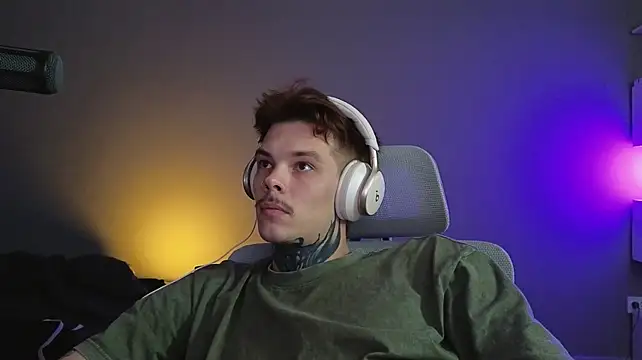 הופעת וובקאם של DENIS_HERE