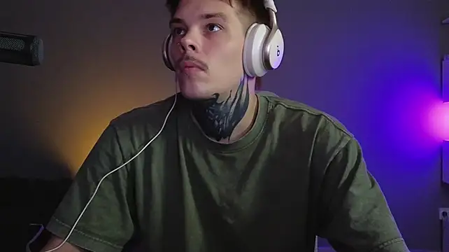 Pokazy przed kamerką – DENIS_HERE