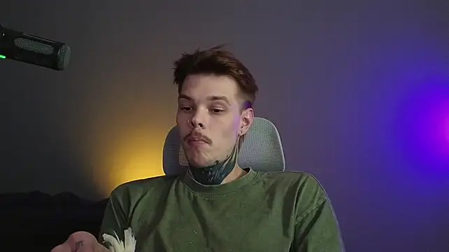 הופעת וובקאם של DENIS_HERE
