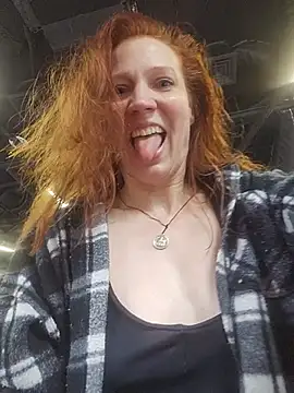 Exhibitionsplit's Live XXX Chat
