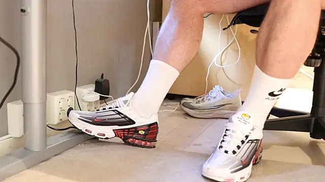 Pertunjukan Kamera Web SneakerMaster_