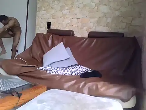 YakedCrus webcam show